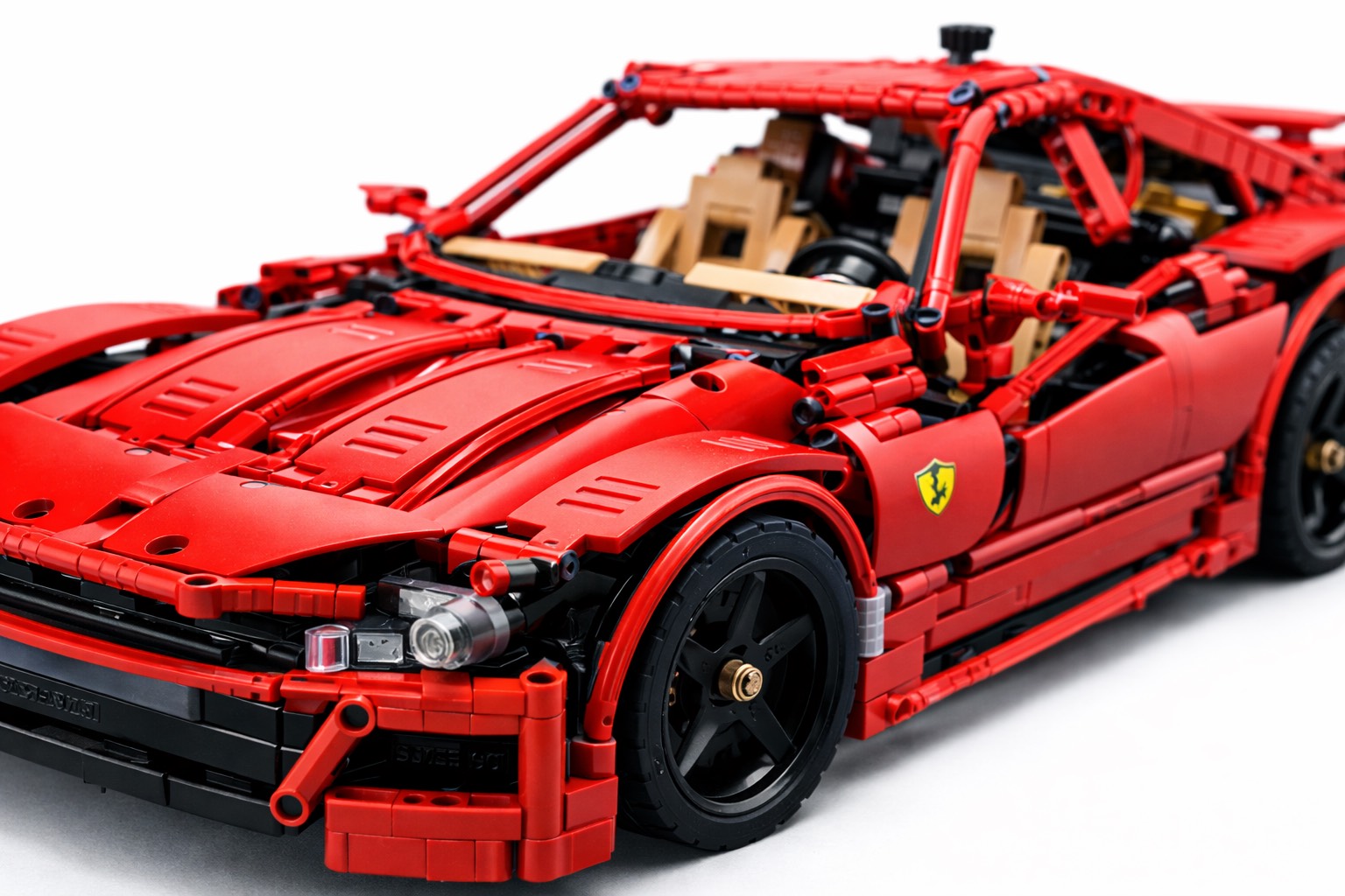 MecFactor „Red Fire“ – ryškus sportinio automobilio konstruktorius smalsiems vaikams (1441 det.)