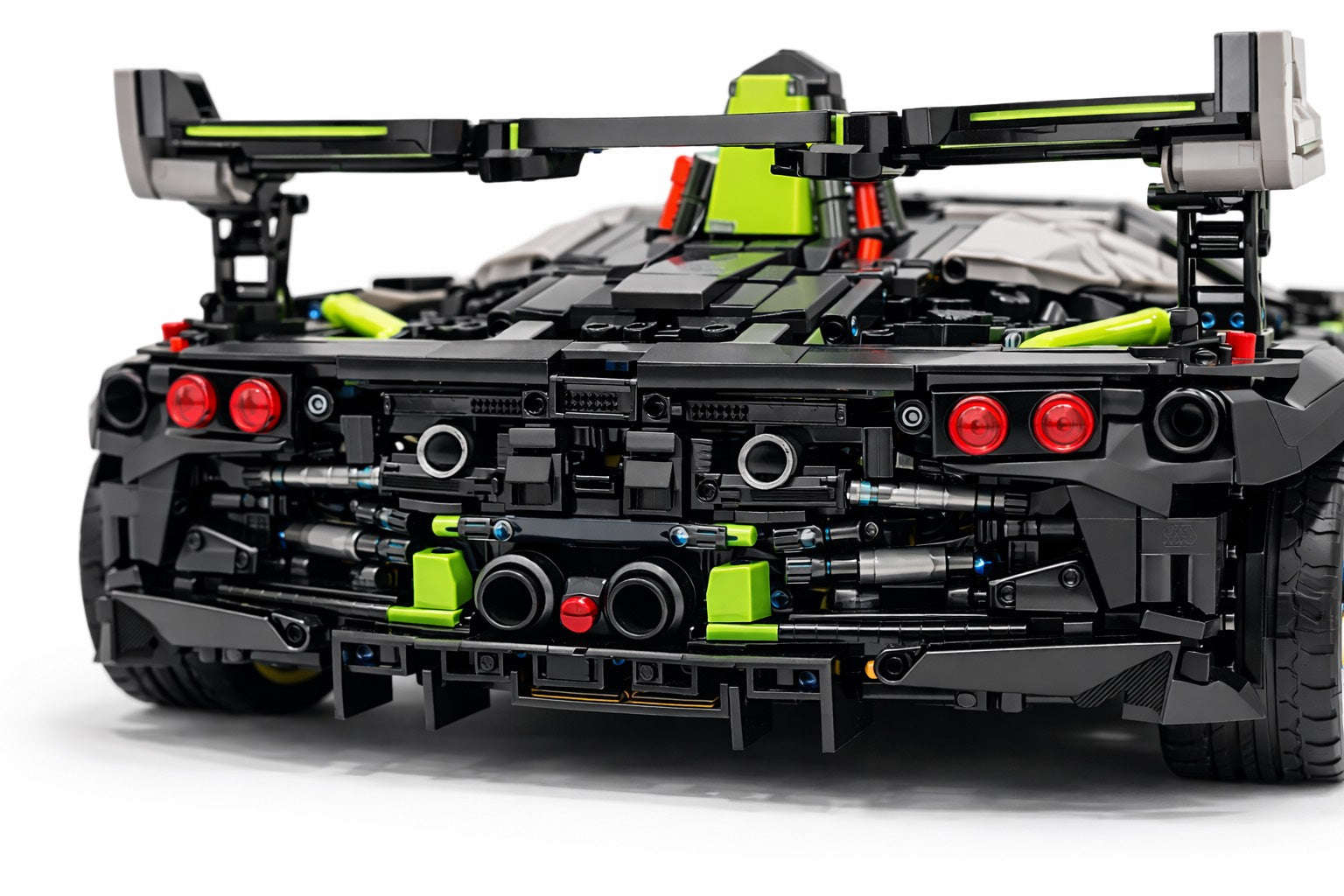 Didelis sportinis automobilis – konstruktorius vaikams (1314 detalės)