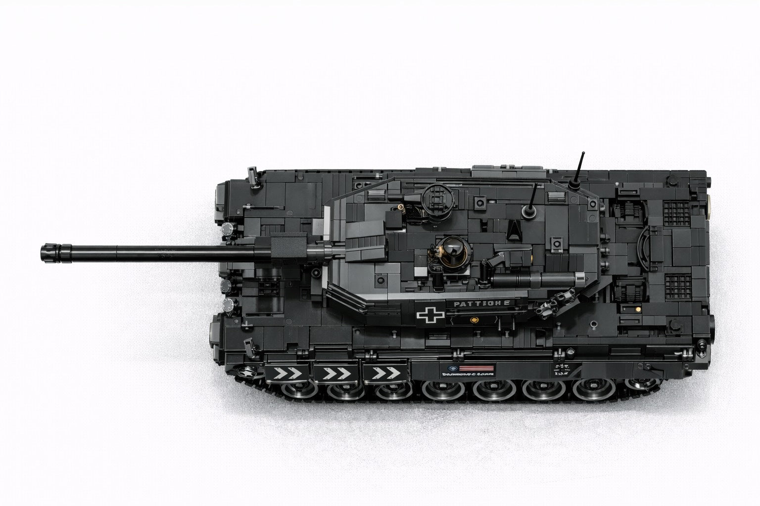 Leopard 2 pagrindinis kovos tankas – premium konstruktorius (1747 detalės)