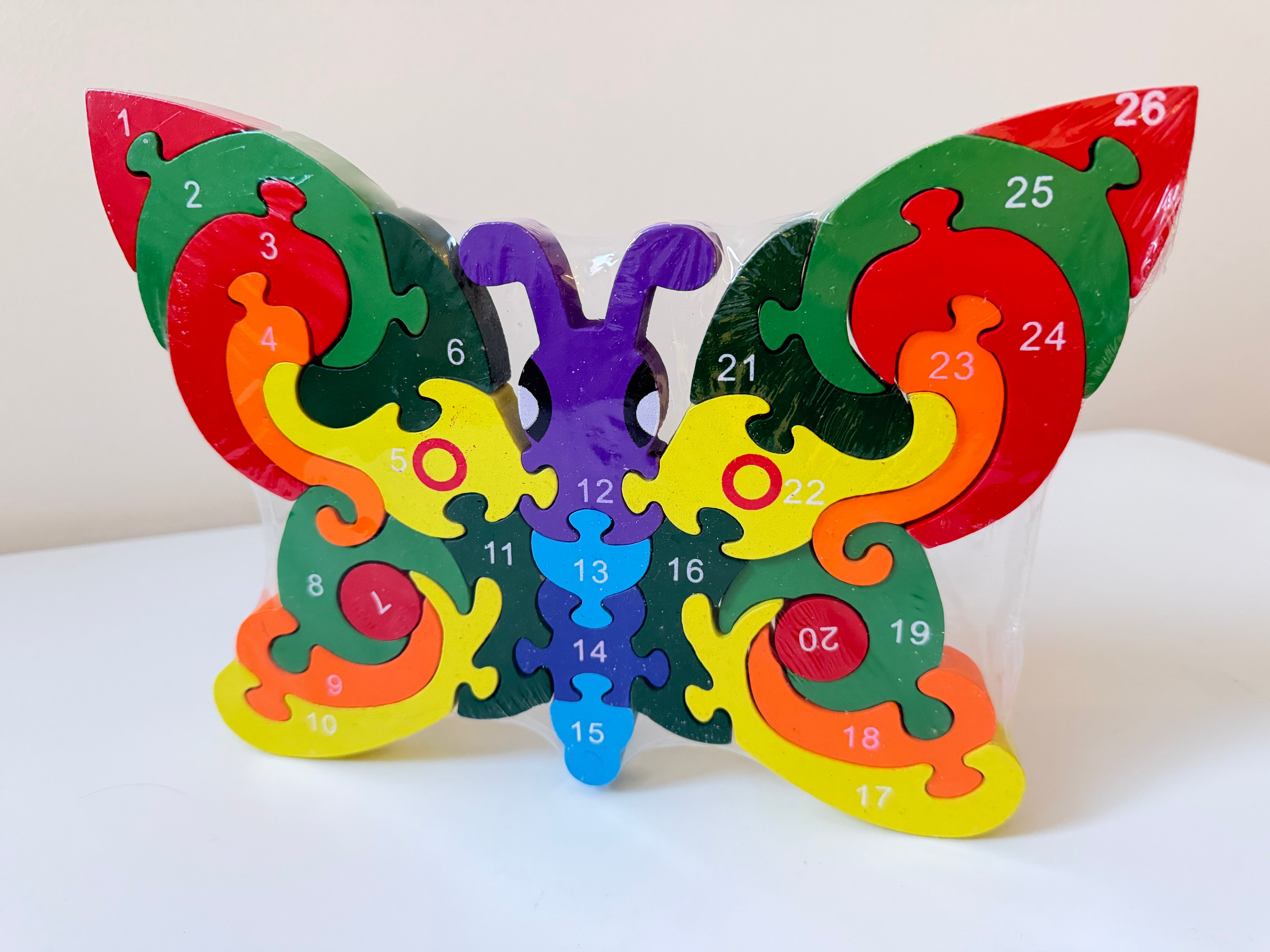 Medinė dėlionė „Drugelis“ su skaičiais ir raidėmis