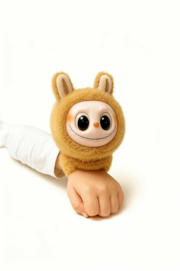 LABUBU apyrankė – šviesiai rudas pliušinis draugas ant rankos!